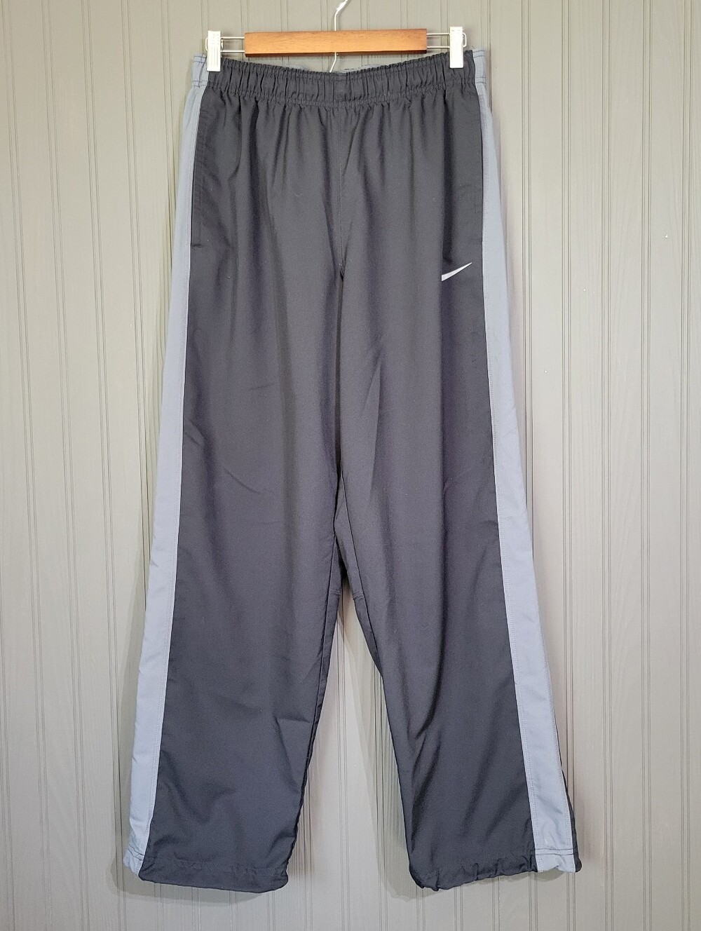 Nike Dri-Fit Track Pants Windbreaker Training Athletic Gray Black Men's Medium